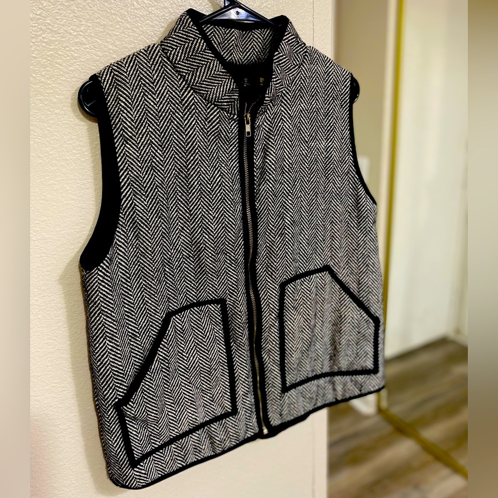 CLF black and white pattern vest. Size Large.